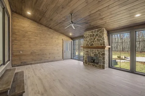 1651 Lake Louisa Loop Monteagle TN 37356