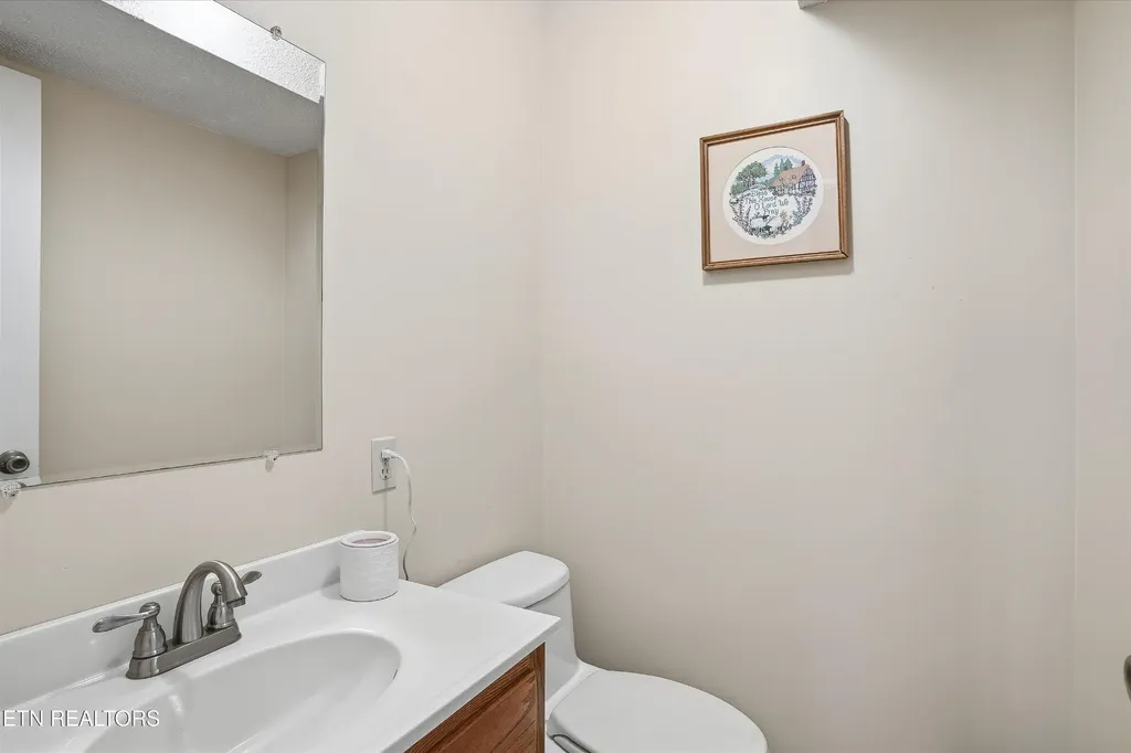 1569 Hollis Poore Road Jamestown TN 38556