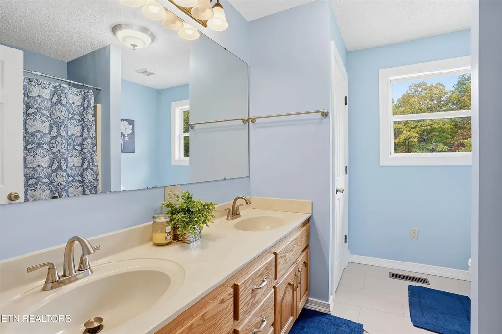 1569 Hollis Poore Road Jamestown TN 38556