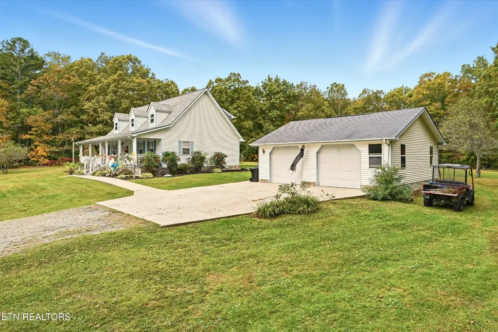 1569 Hollis Poore Road Jamestown TN 38556