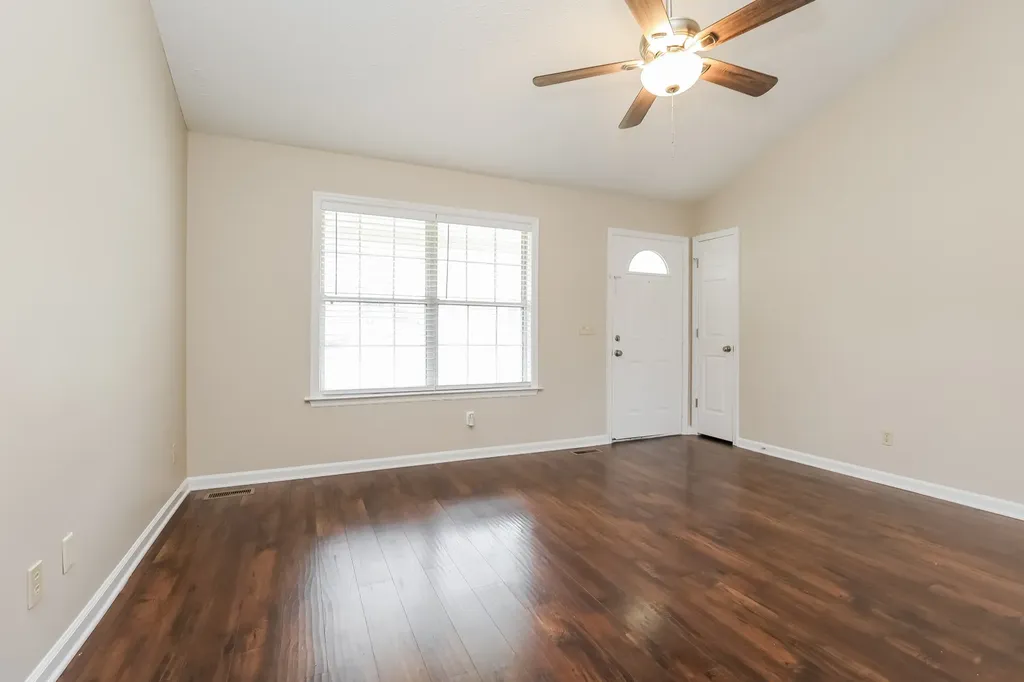 214 Natchez Ct, N La Vergne TN 37086