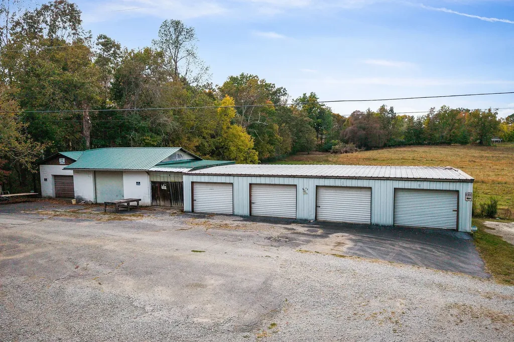 1933 W Broad Street Cookeville TN 38501