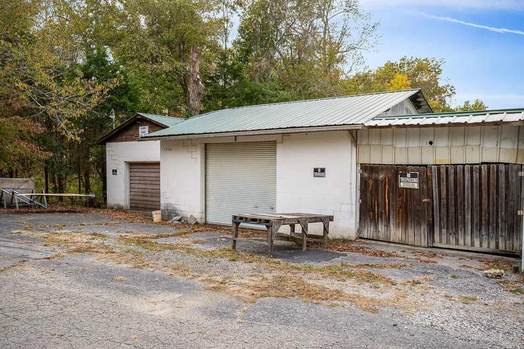 1933 W Broad Street Cookeville TN 38501