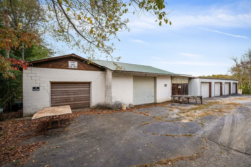 1933 W Broad Street Cookeville TN 38501