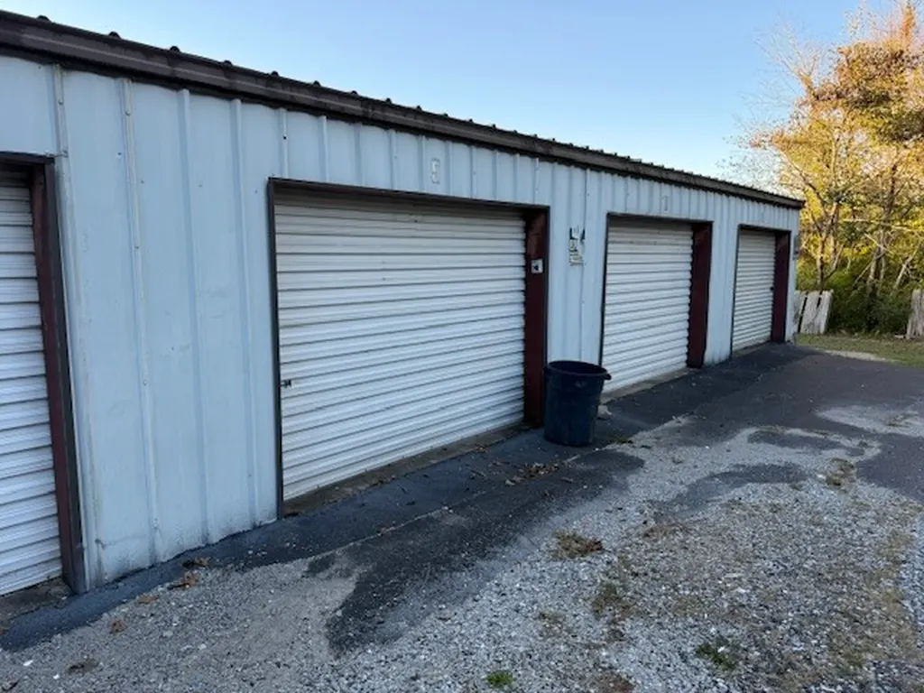 1933 W Broad Street Cookeville TN 38501