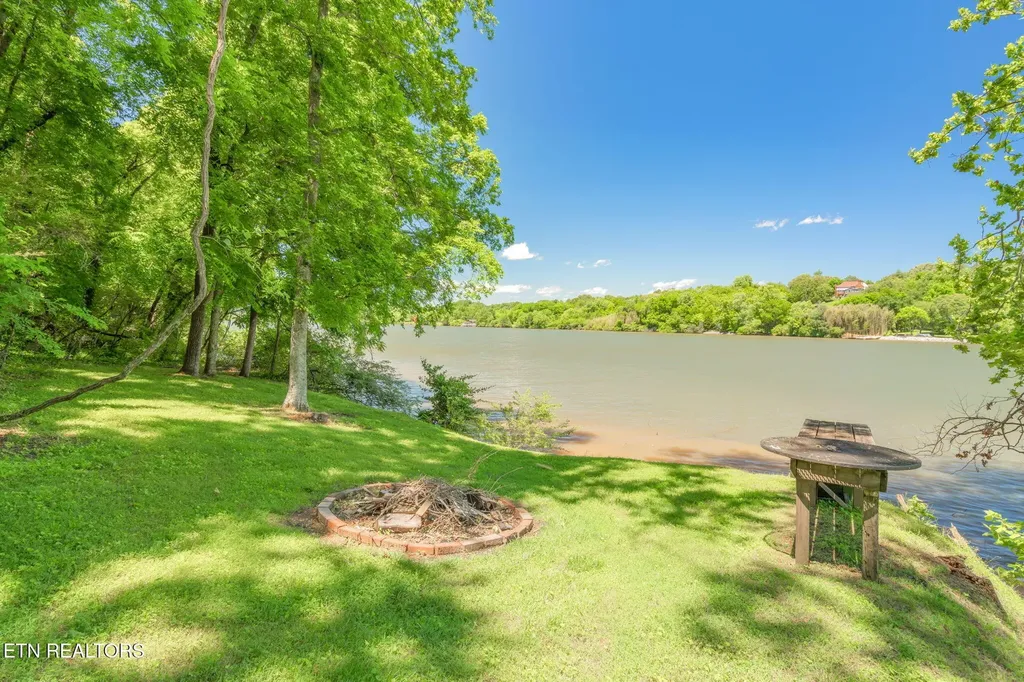 805 Butler Drive Loudon TN 37774