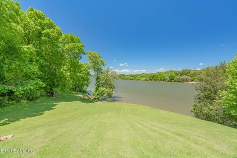 805 Butler Drive Loudon TN 37774
