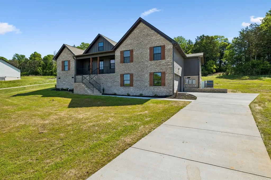 475 Bridle Path Hartsville TN 37074