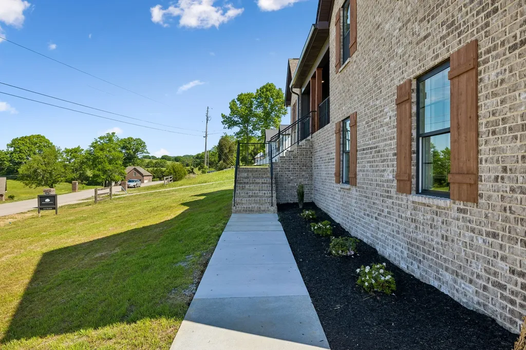 475 Bridle Path Hartsville TN 37074
