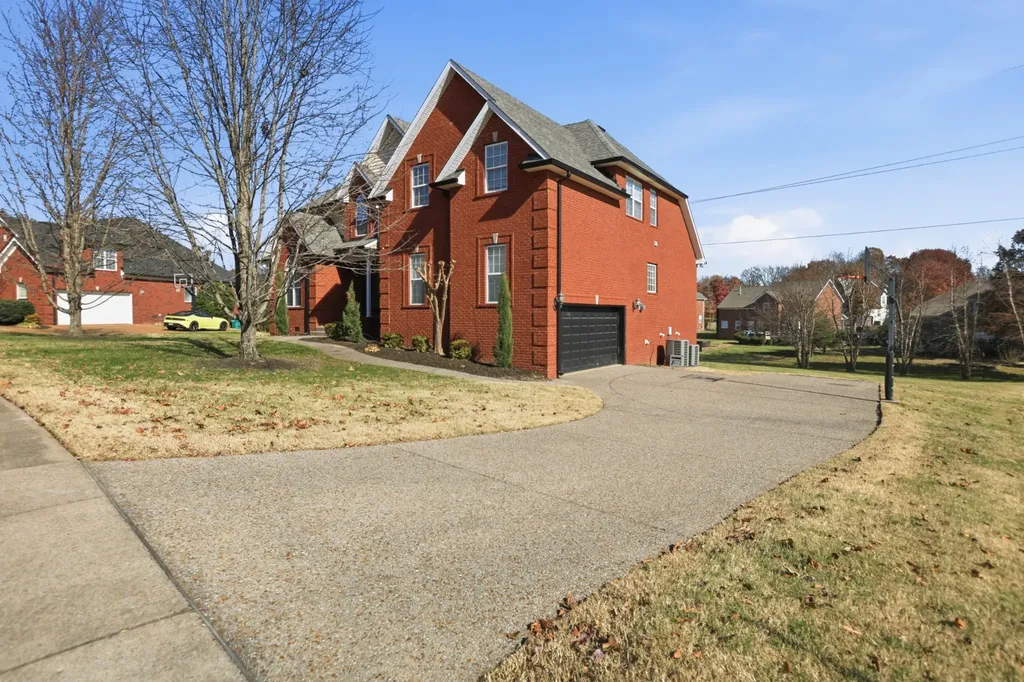 2062 N Amber Drive Spring Hill TN 37174