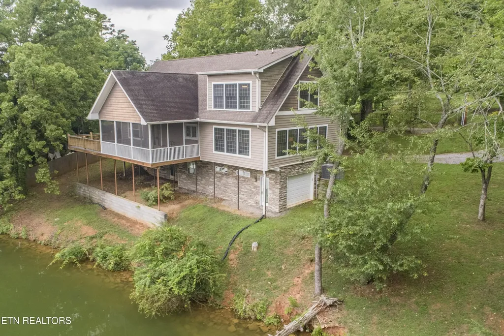 4193 Parris Drive Lenoir City TN 37772