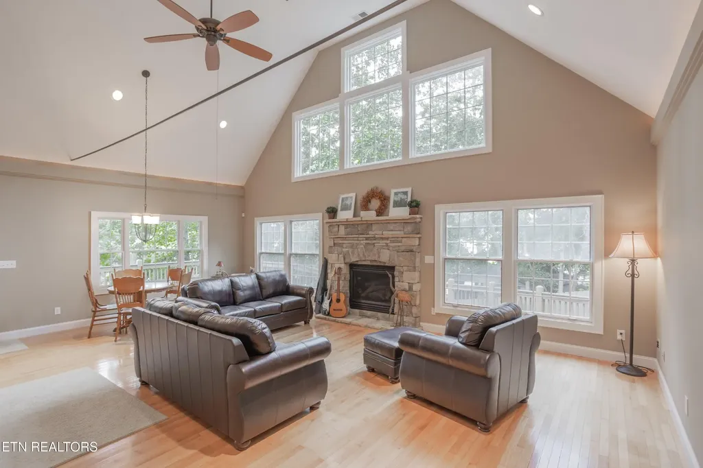 4193 Parris Drive Lenoir City TN 37772