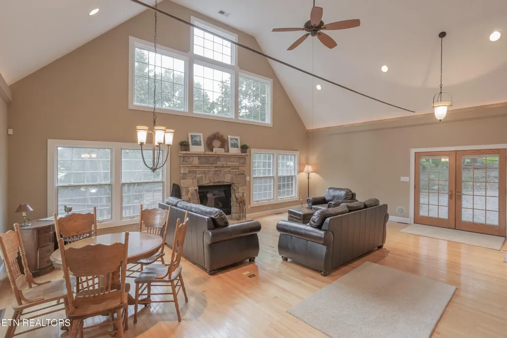 4193 Parris Drive Lenoir City TN 37772