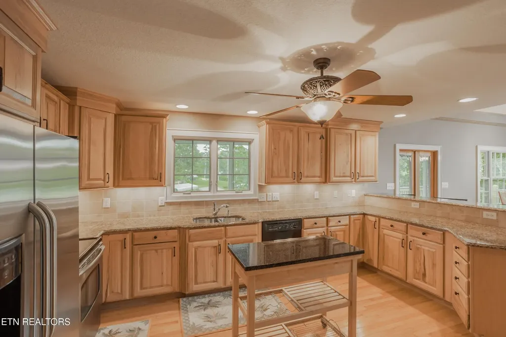 4193 Parris Drive Lenoir City TN 37772