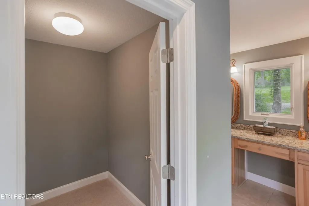 4193 Parris Drive Lenoir City TN 37772