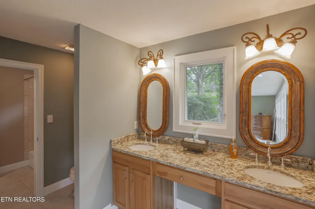 4193 Parris Drive Lenoir City TN 37772