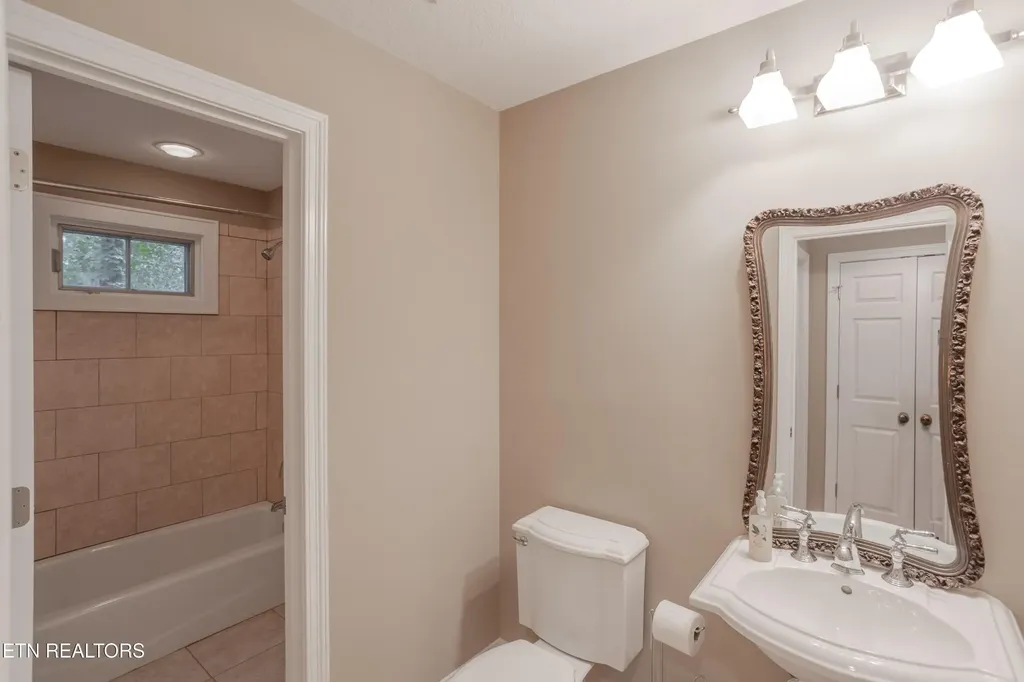 4193 Parris Drive Lenoir City TN 37772