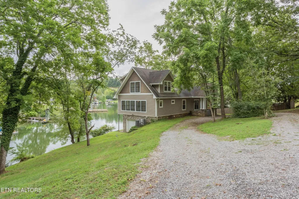 4193 Parris Drive Lenoir City TN 37772