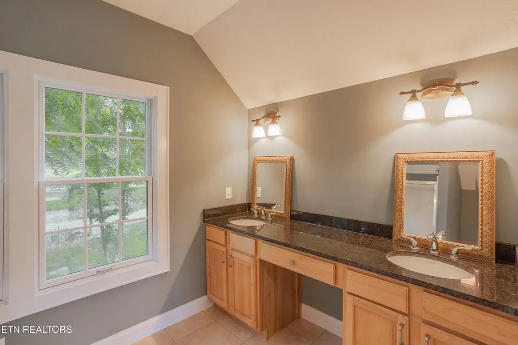 4193 Parris Drive Lenoir City TN 37772