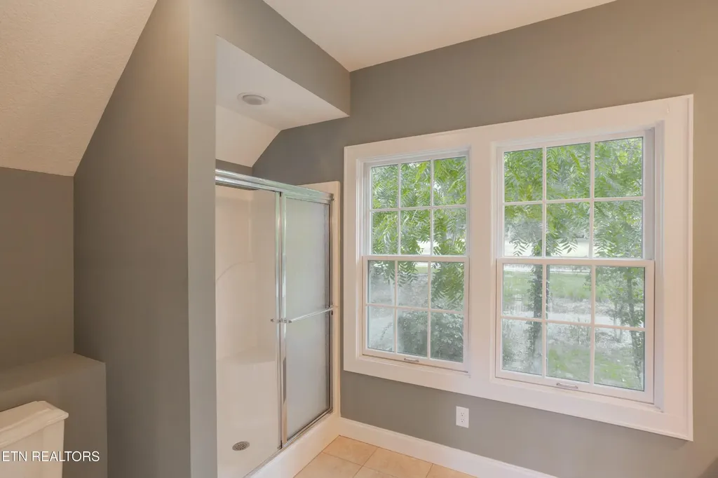 4193 Parris Drive Lenoir City TN 37772