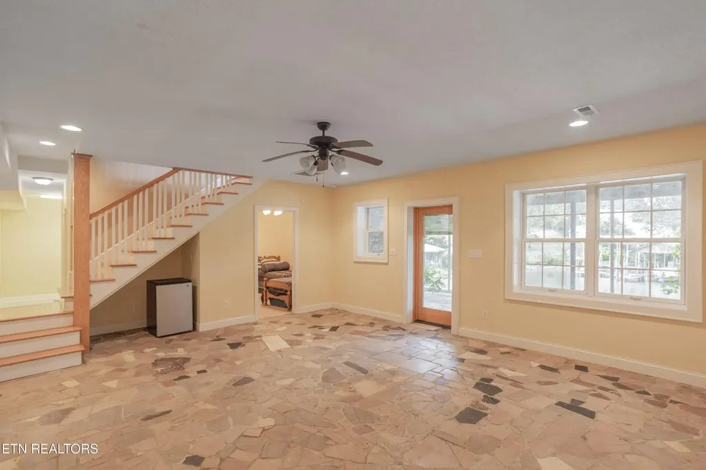4193 Parris Drive Lenoir City TN 37772