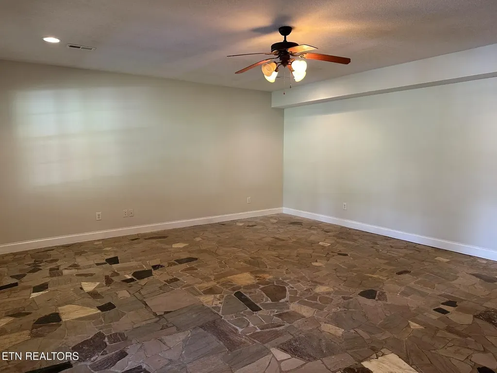 4193 Parris Drive Lenoir City TN 37772