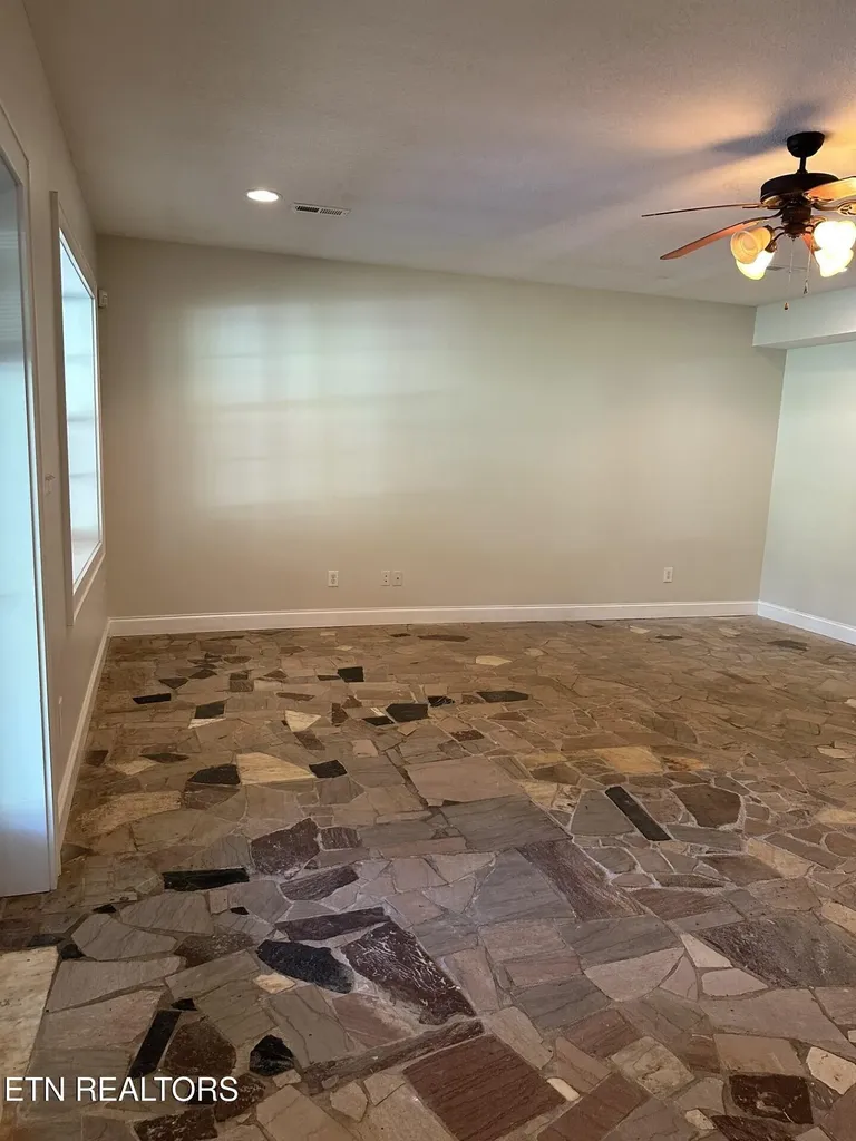 4193 Parris Drive Lenoir City TN 37772