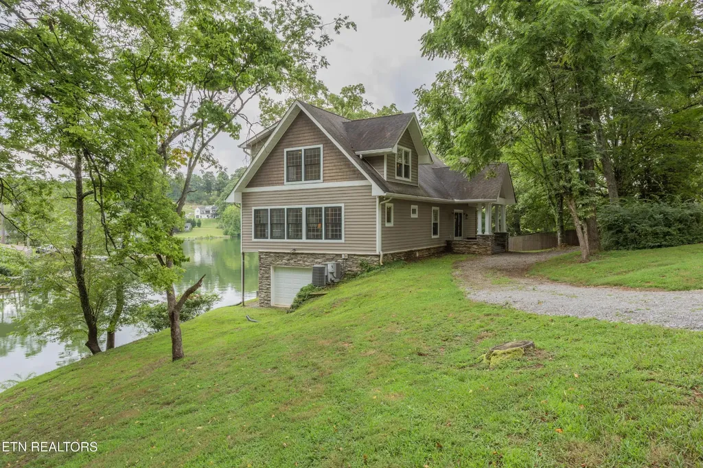 4193 Parris Drive Lenoir City TN 37772