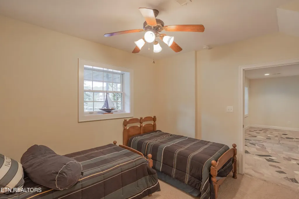 4193 Parris Drive Lenoir City TN 37772