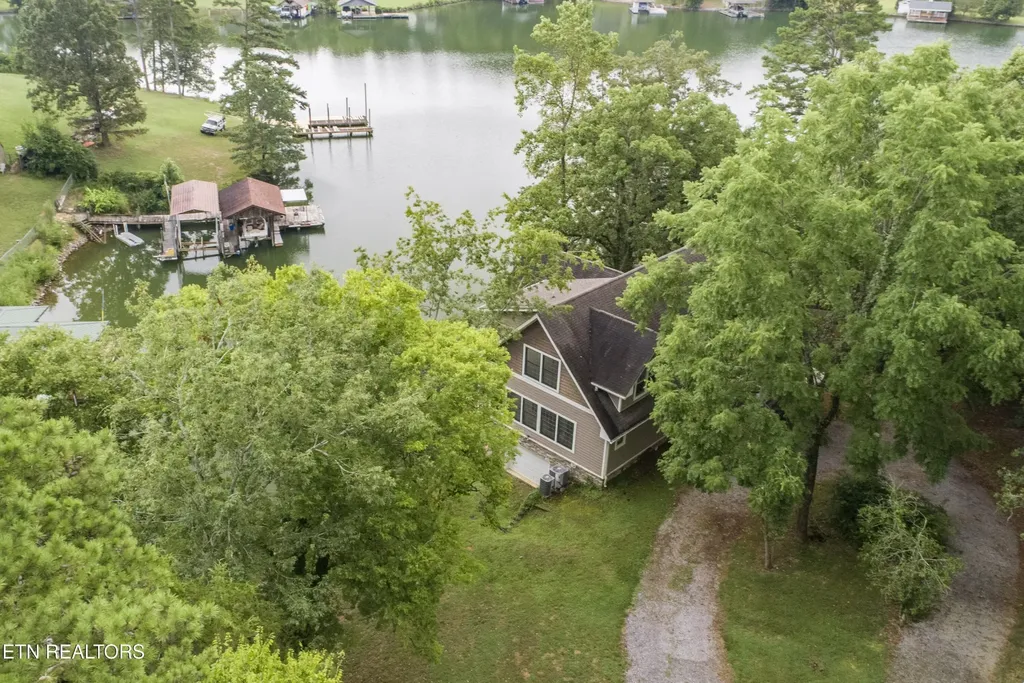 4193 Parris Drive Lenoir City TN 37772