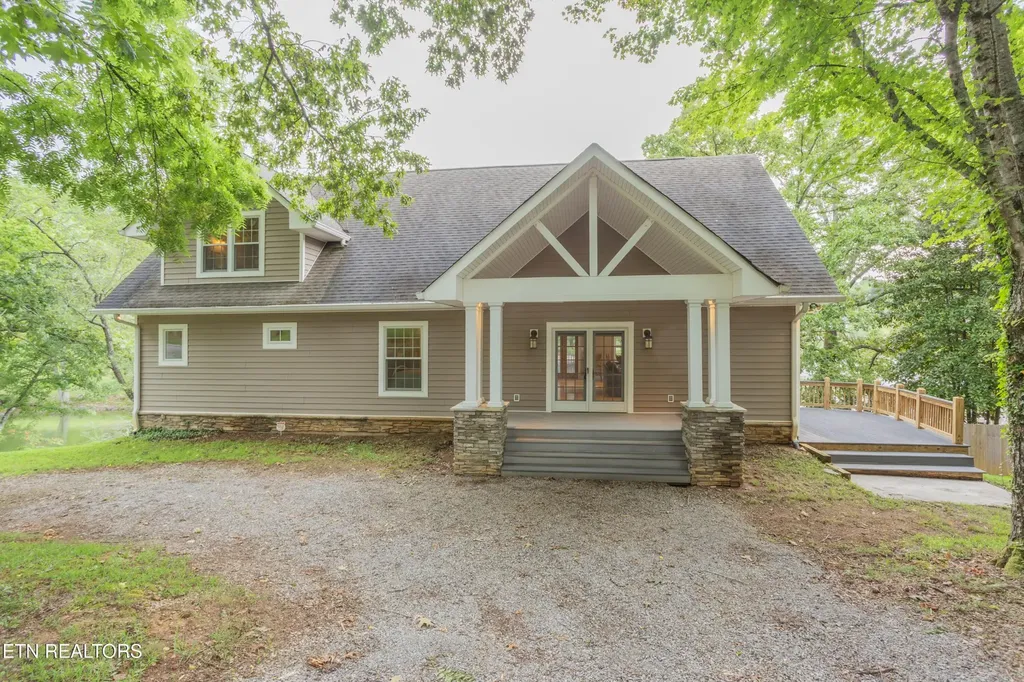 4193 Parris Drive Lenoir City TN 37772
