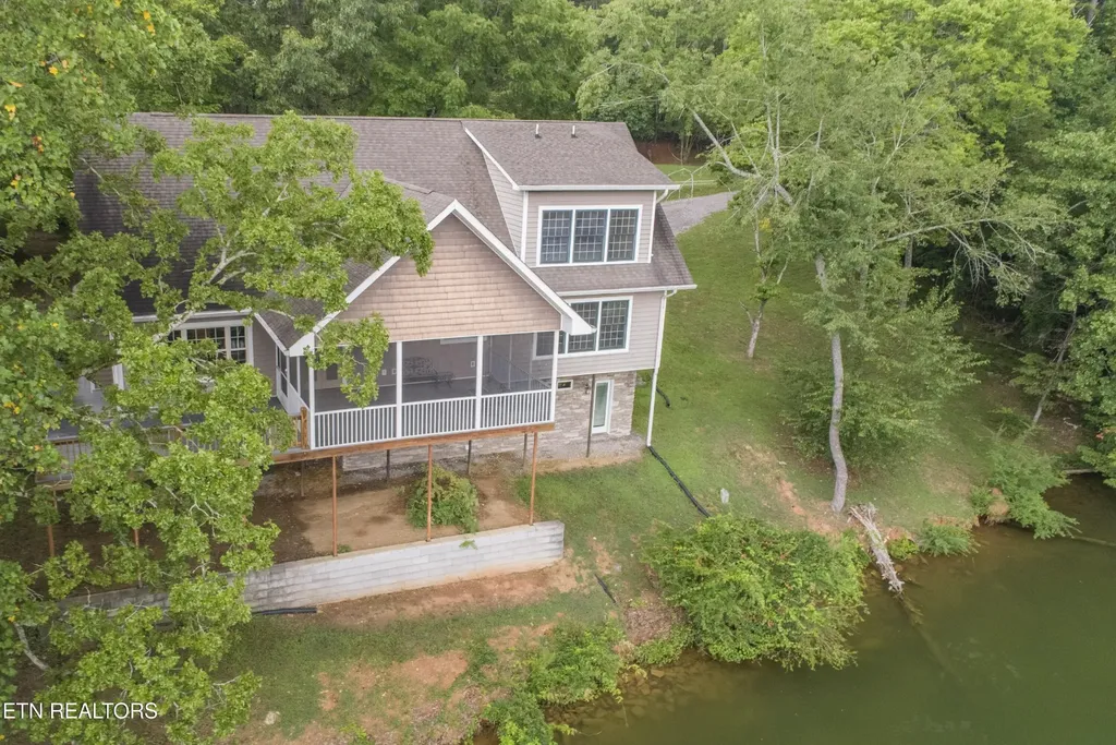 4193 Parris Drive Lenoir City TN 37772