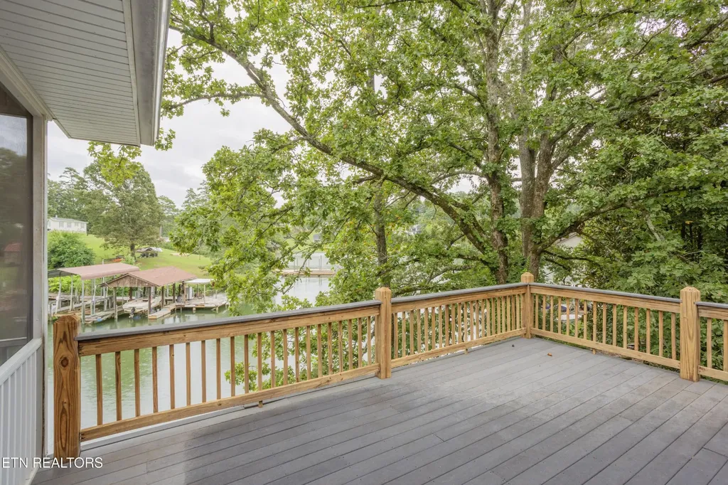 4193 Parris Drive Lenoir City TN 37772