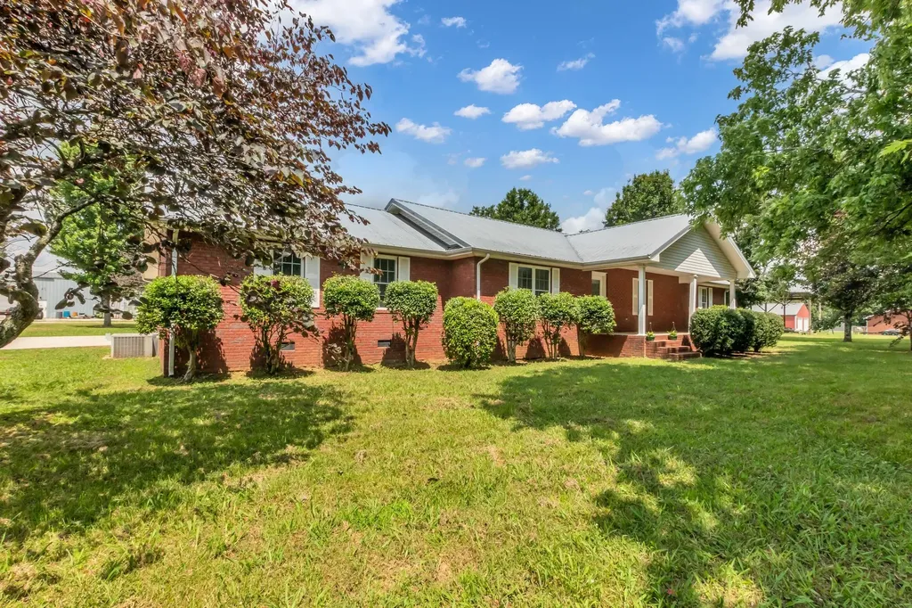184 Buncombe Road Belvidere TN 37306