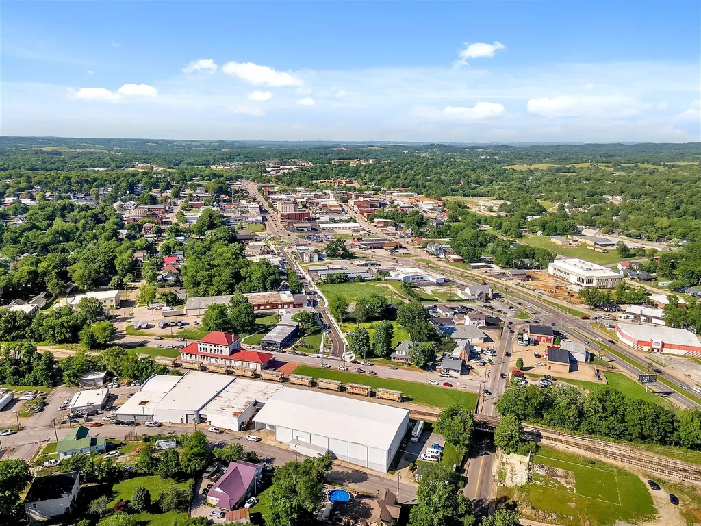 1513 Highland Avenue Columbia TN 38401