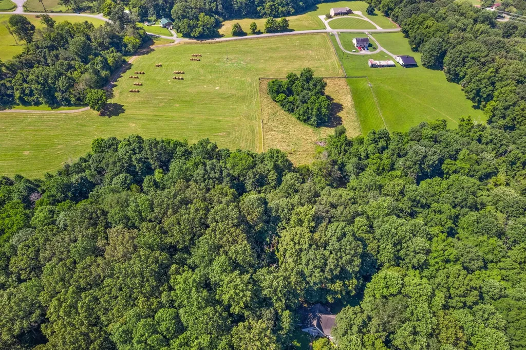 2 Jim Read Road Ashland City TN 37015