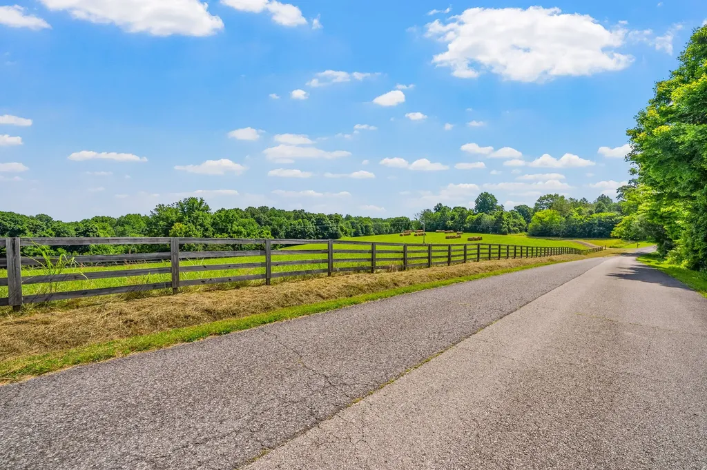 2 Jim Read Road Ashland City TN 37015