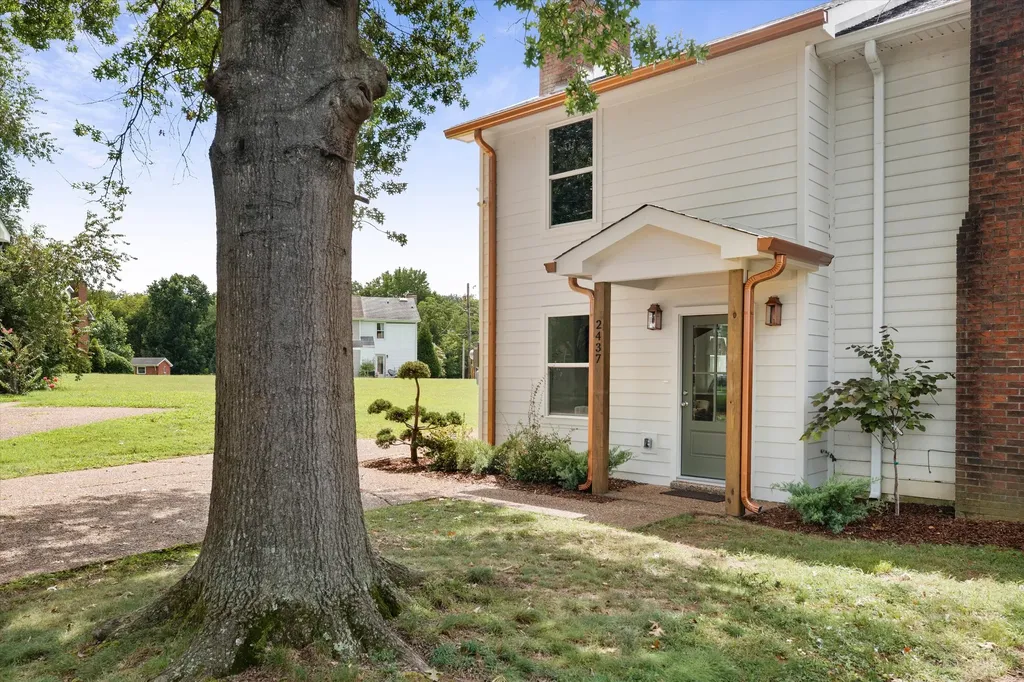 2437 Robbie Court Nashville TN 37214