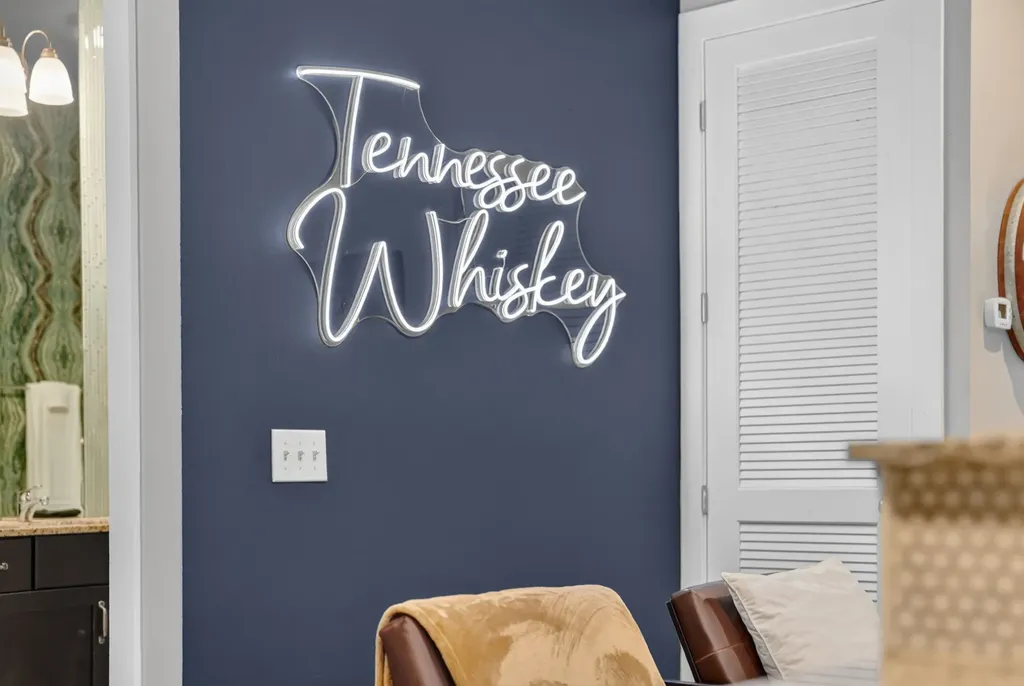 210 30th Ave, N Nashville TN 37203