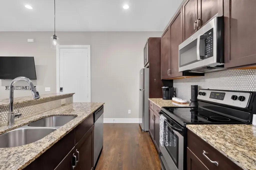 210 30th Ave, N Nashville TN 37203