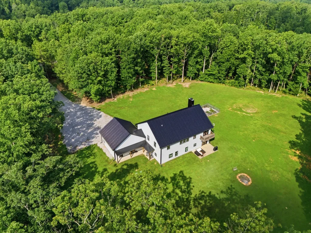 1658 Apache Trail Pegram TN 37143