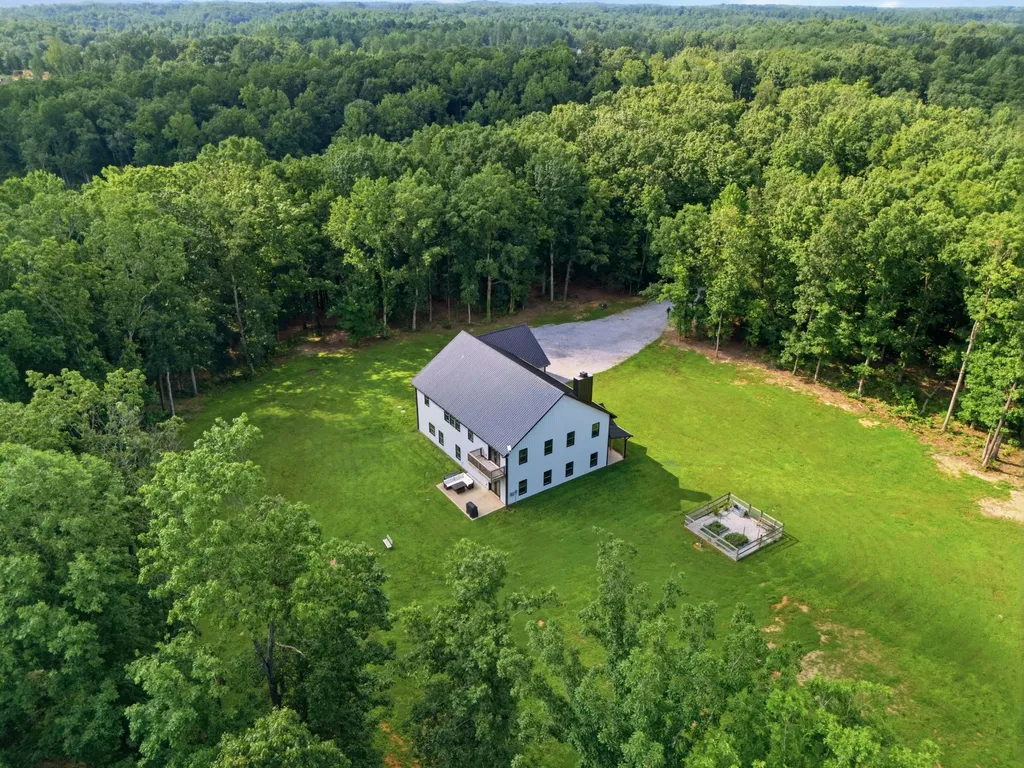1658 Apache Trail Pegram TN 37143