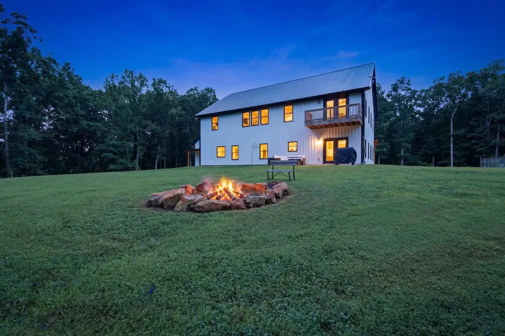 1658 Apache Trail Pegram TN 37143