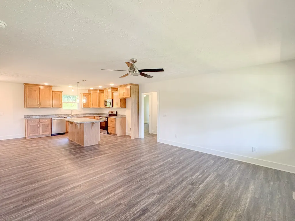 944 Wartrace Highway Pleasant Shade TN 37145