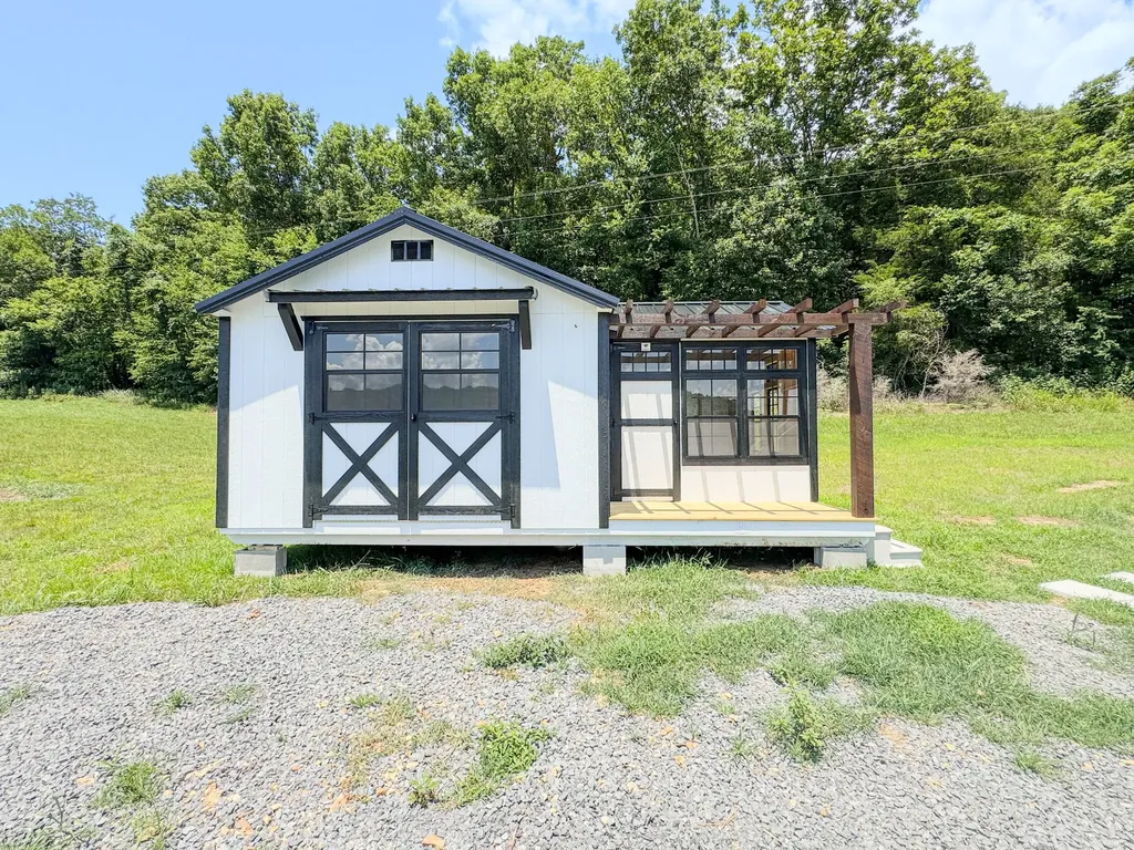 944 Wartrace Highway Pleasant Shade TN 37145