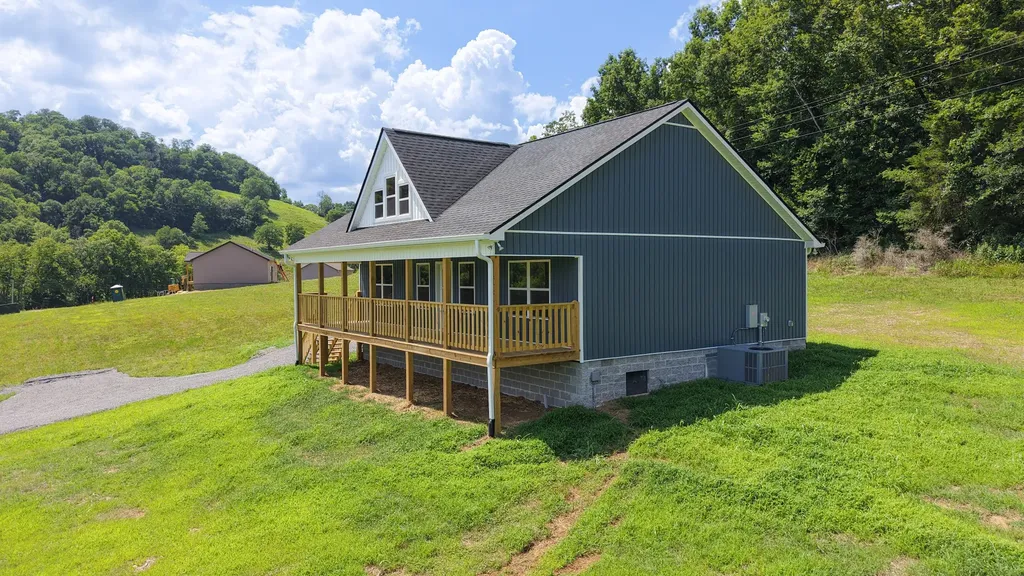 944 Wartrace Highway Pleasant Shade TN 37145