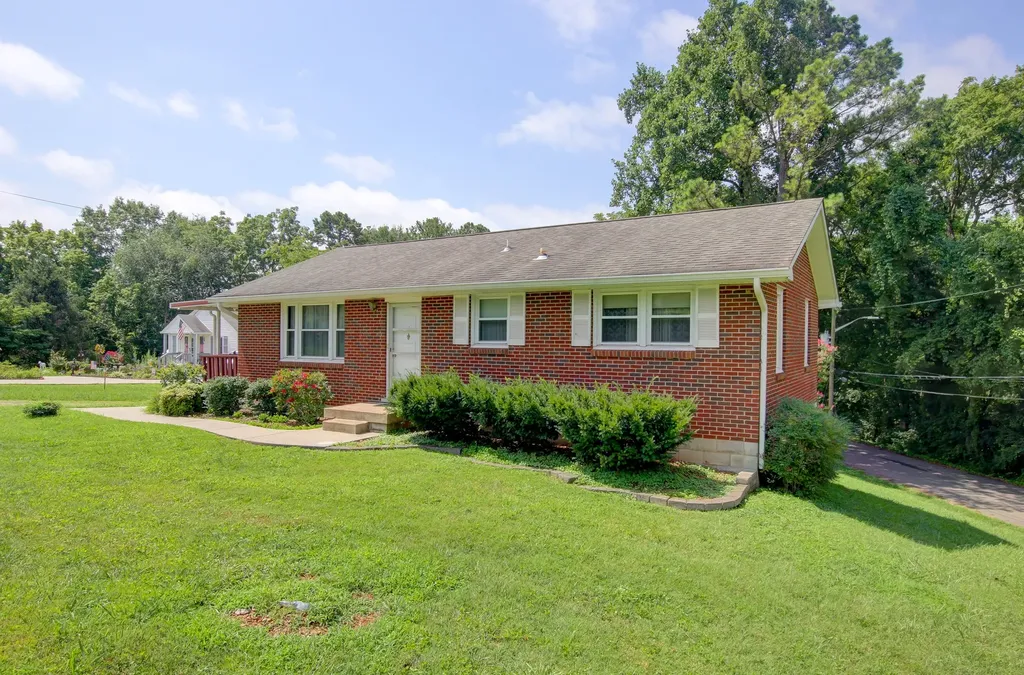 2302 Old Ashland City Road Clarksville TN 37043