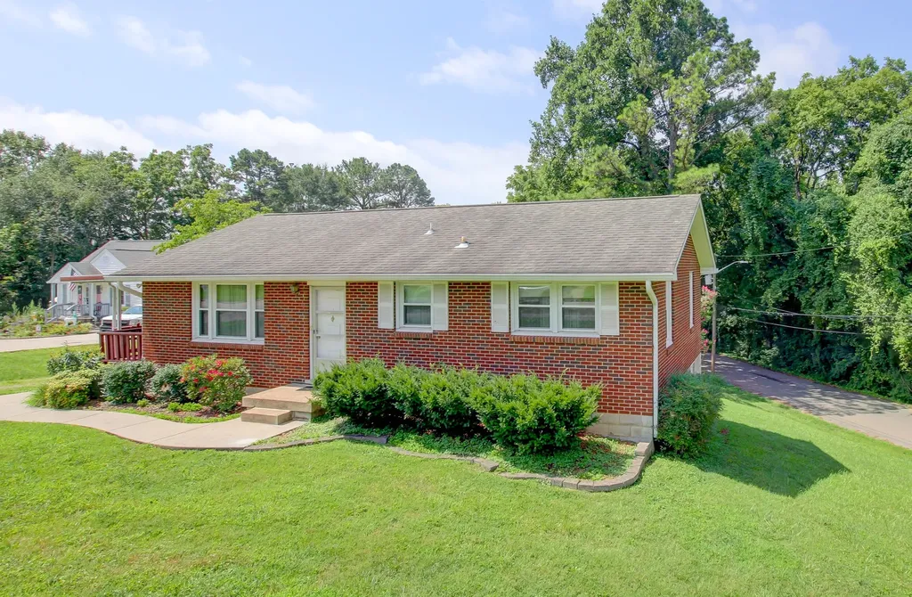 2302 Old Ashland City Road Clarksville TN 37043