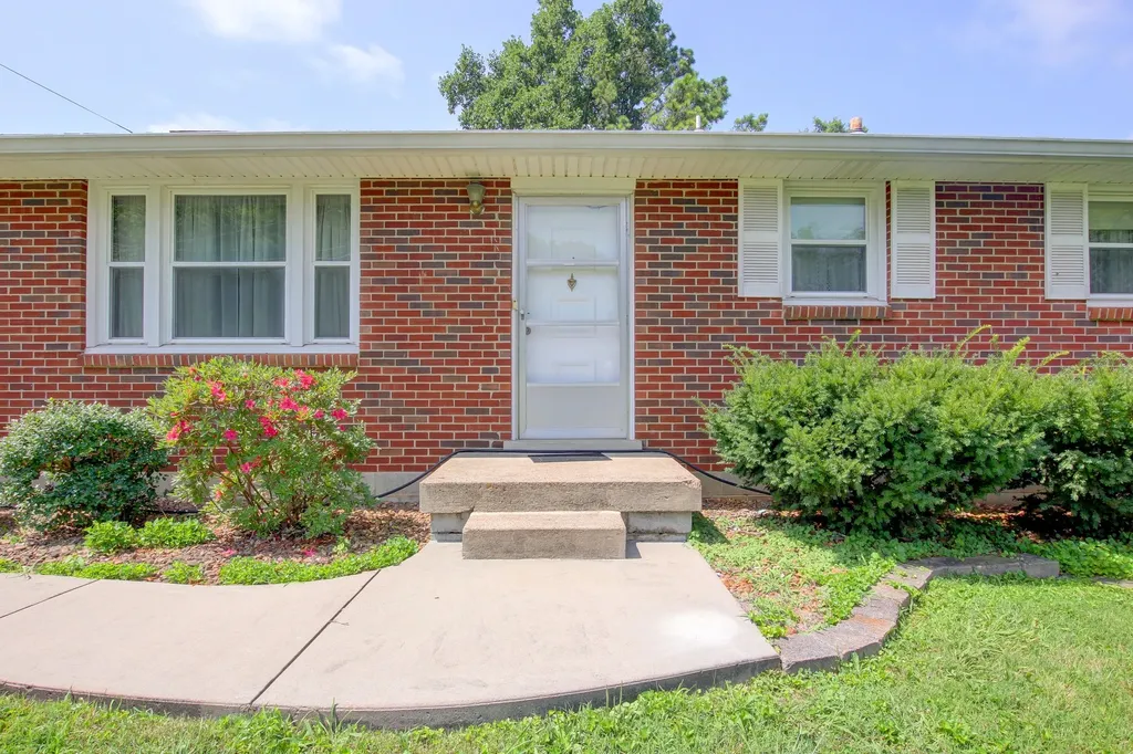 2302 Old Ashland City Road Clarksville TN 37043