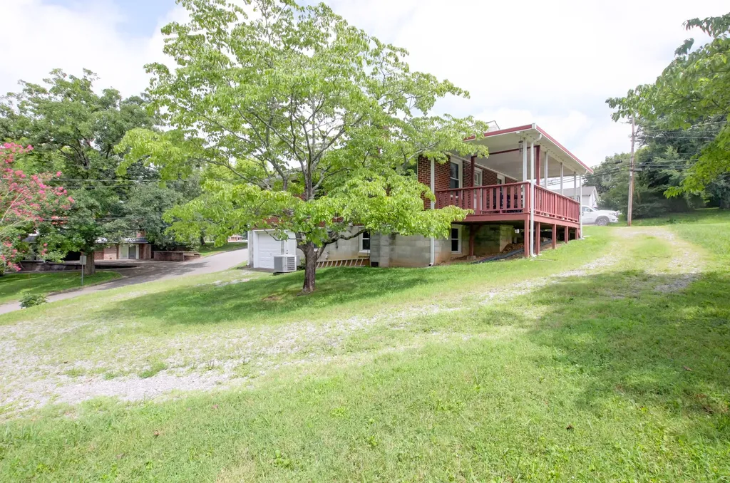 2302 Old Ashland City Road Clarksville TN 37043